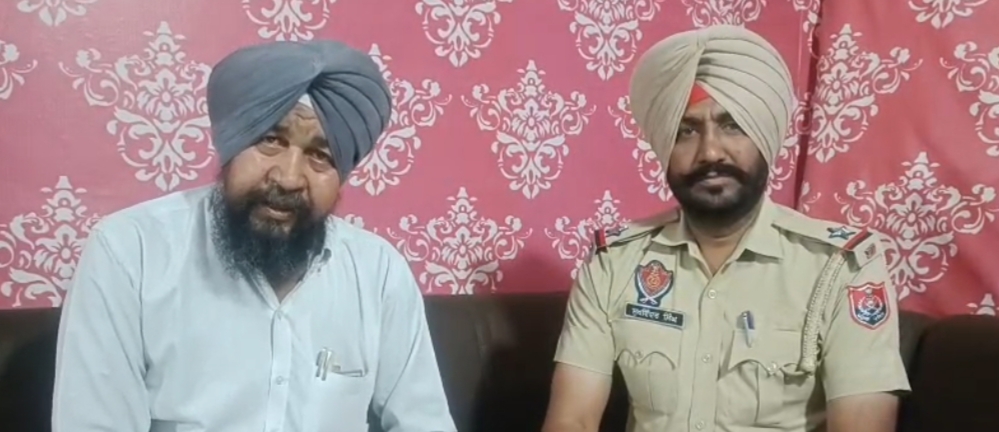पुलिस चौकी कोट फतूही के प्रभारी ने गांवों में बैठक कर ब्लैकआउट के दौरान सावधानी बरतने के निर्देश दिए।